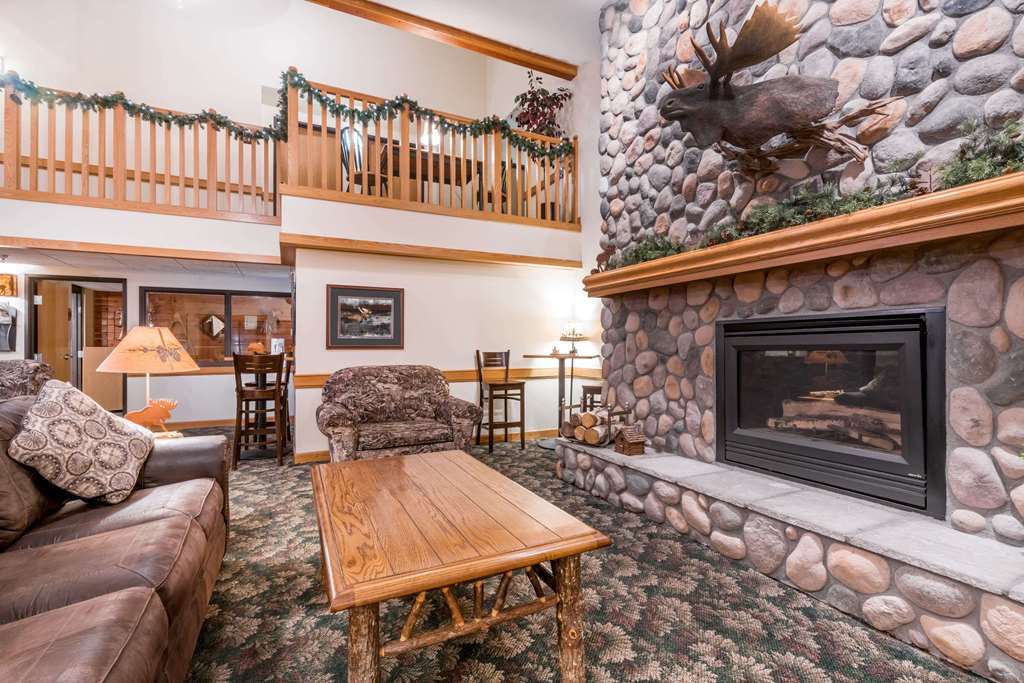 Moose Lake Lodge & Suites Интериор снимка