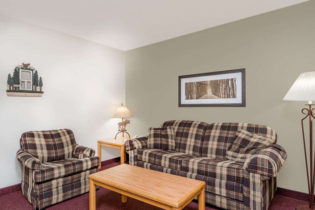 Moose Lake Lodge & Suites Стая снимка