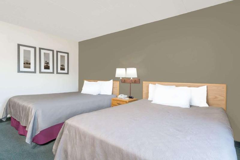 Moose Lake Lodge & Suites Екстериор снимка